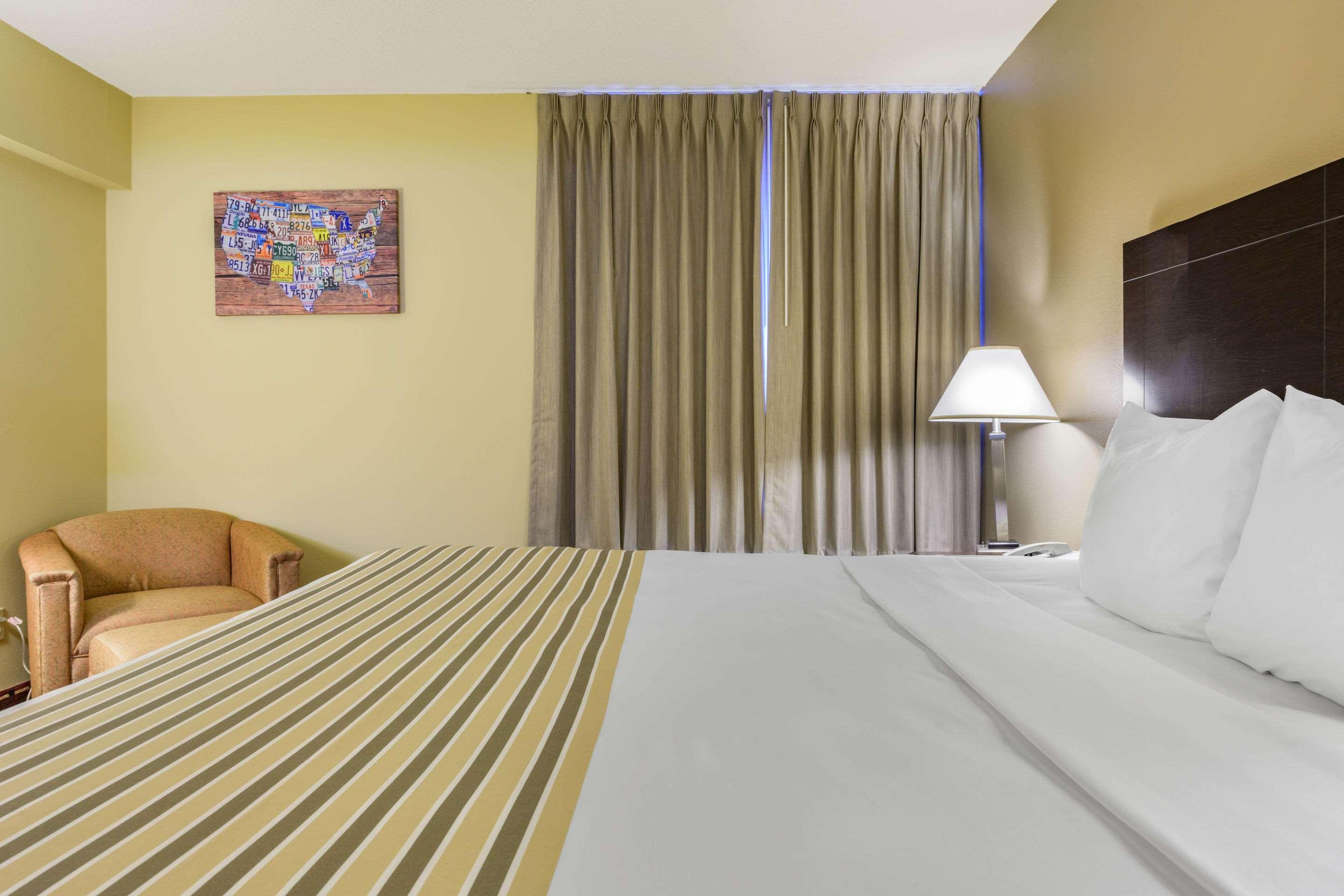 Econo Lodge Inn & Suites Triadelphia - Wheeling Luaran gambar