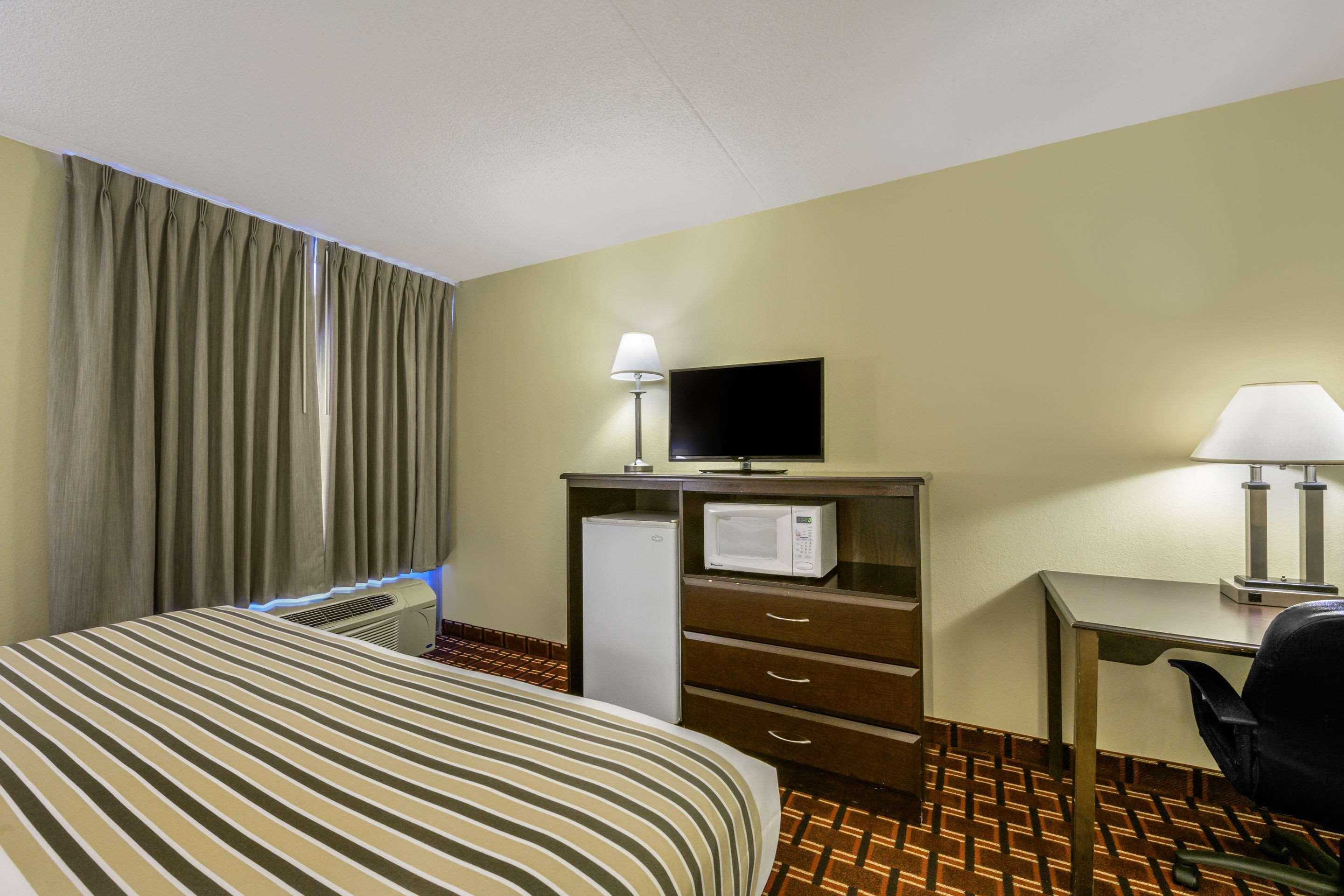 Econo Lodge Inn & Suites Triadelphia - Wheeling Luaran gambar