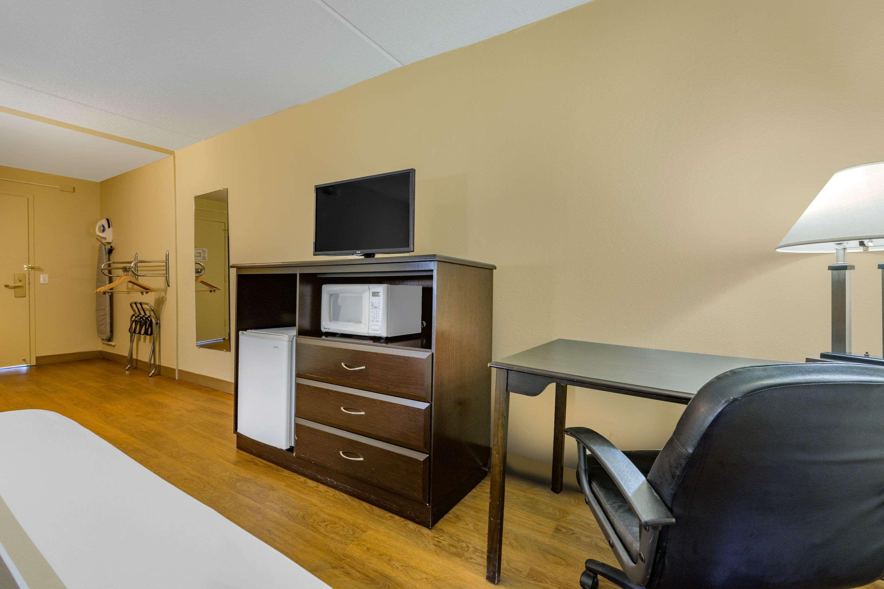 Econo Lodge Inn & Suites Triadelphia - Wheeling Luaran gambar