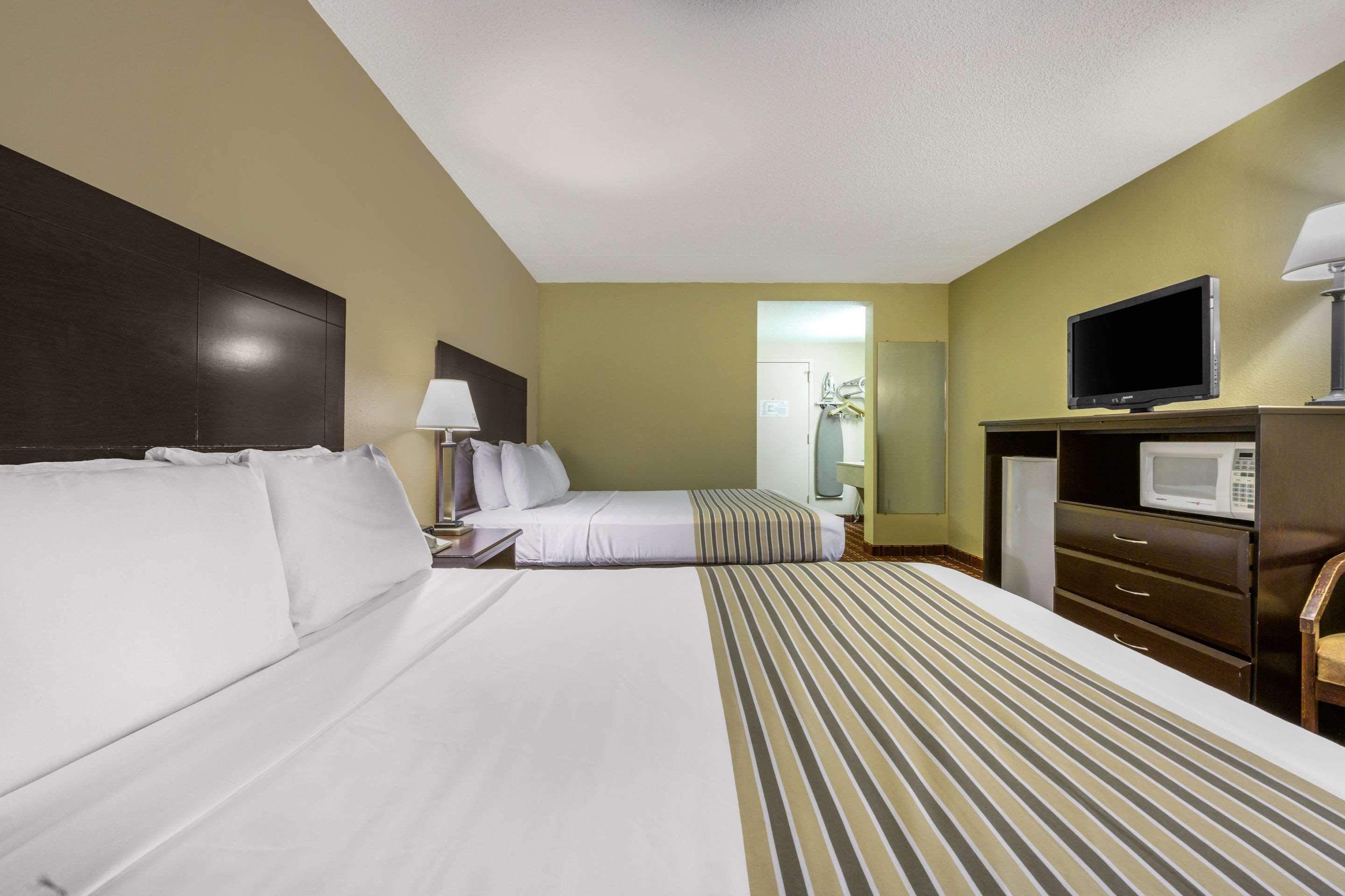 Econo Lodge Inn & Suites Triadelphia - Wheeling Luaran gambar