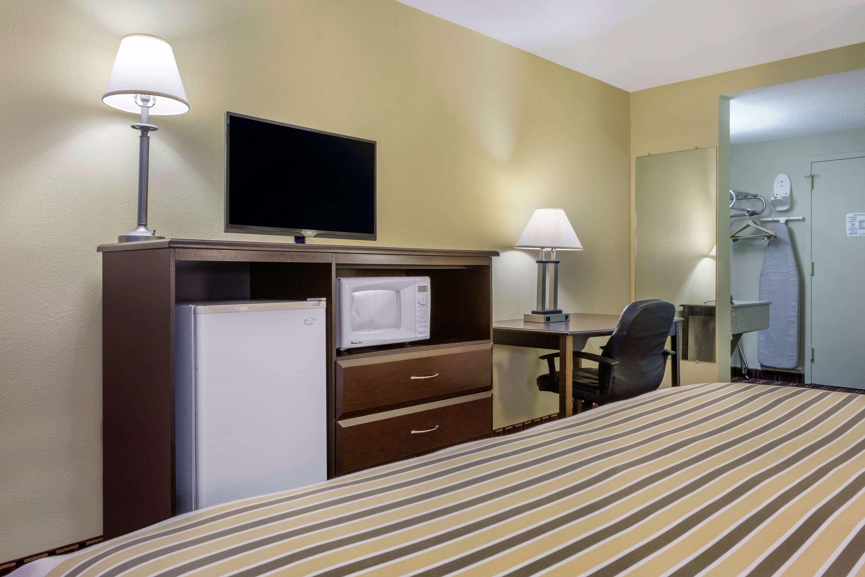 Econo Lodge Inn & Suites Triadelphia - Wheeling Luaran gambar