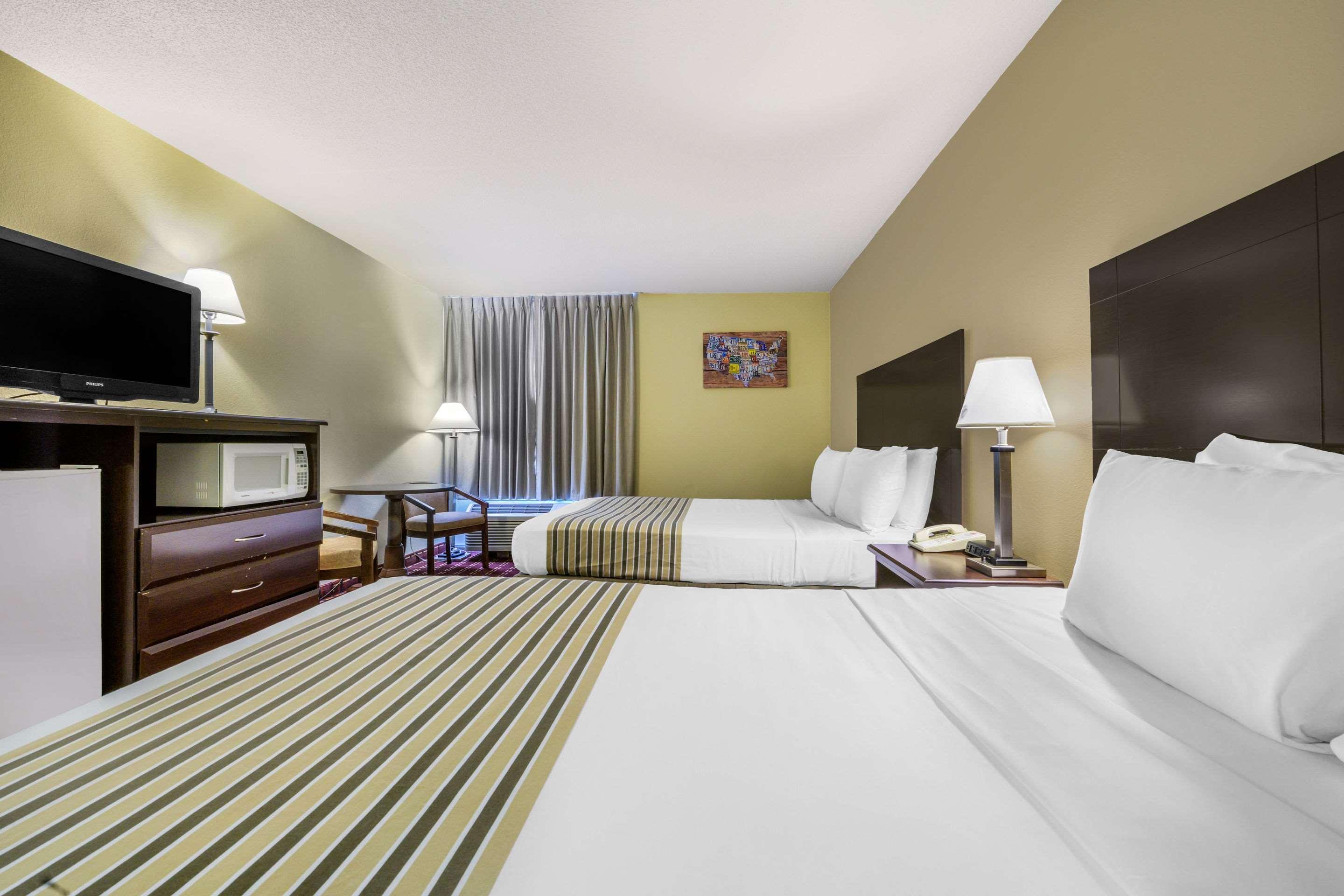 Econo Lodge Inn & Suites Triadelphia - Wheeling Luaran gambar