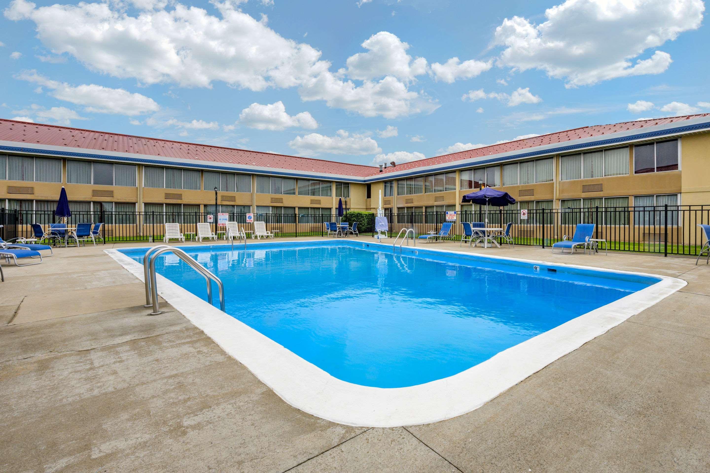 Econo Lodge Inn & Suites Triadelphia - Wheeling Luaran gambar
