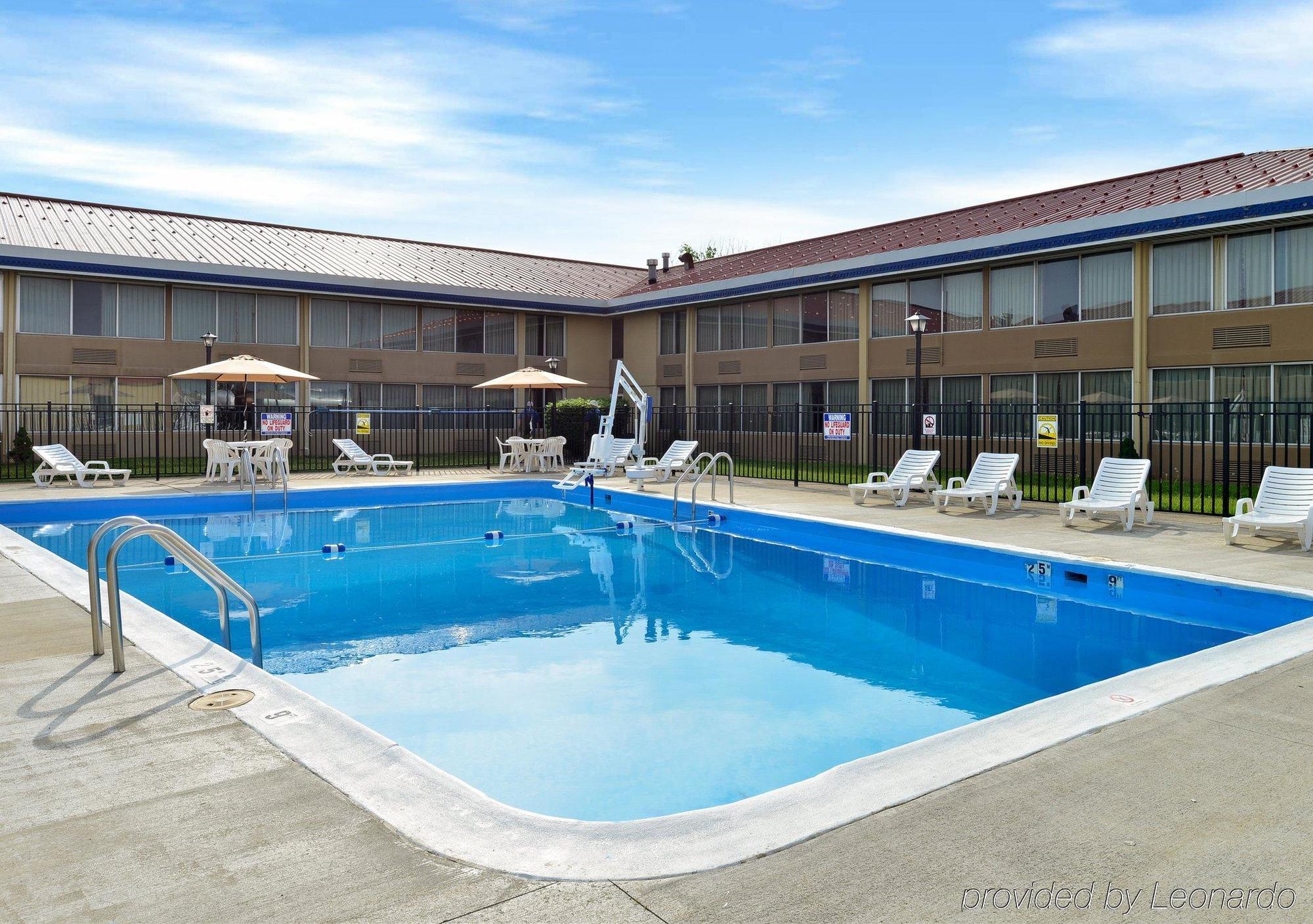Econo Lodge Inn & Suites Triadelphia - Wheeling Luaran gambar