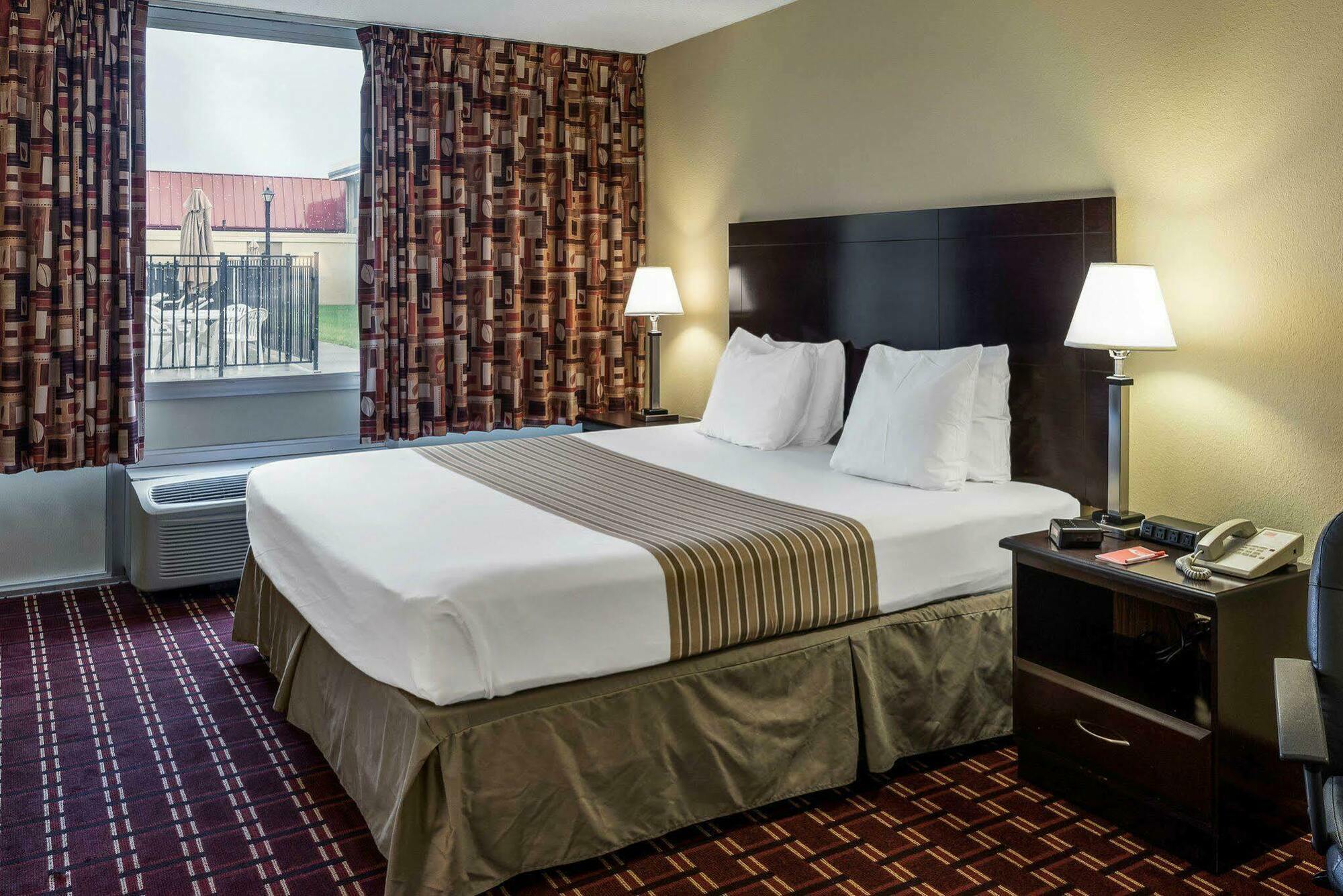 Econo Lodge Inn & Suites Triadelphia - Wheeling Luaran gambar
