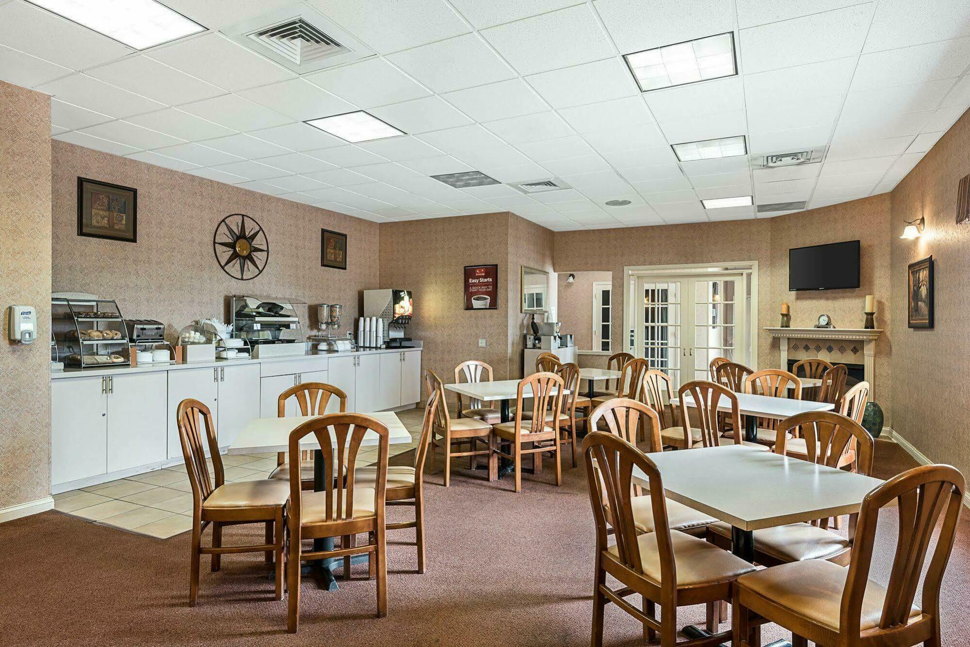 Econo Lodge Inn & Suites Triadelphia - Wheeling Luaran gambar