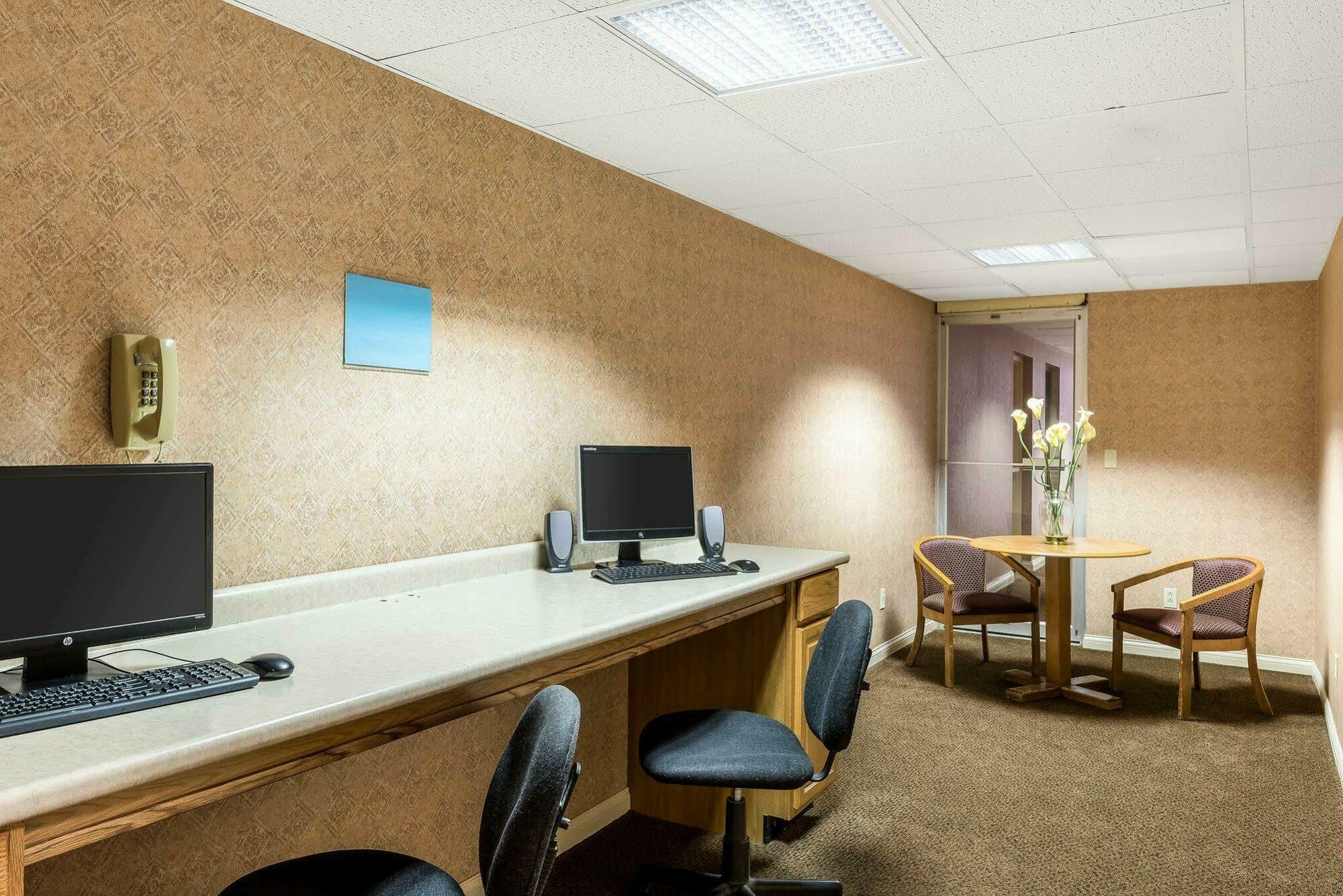 Econo Lodge Inn & Suites Triadelphia - Wheeling Luaran gambar