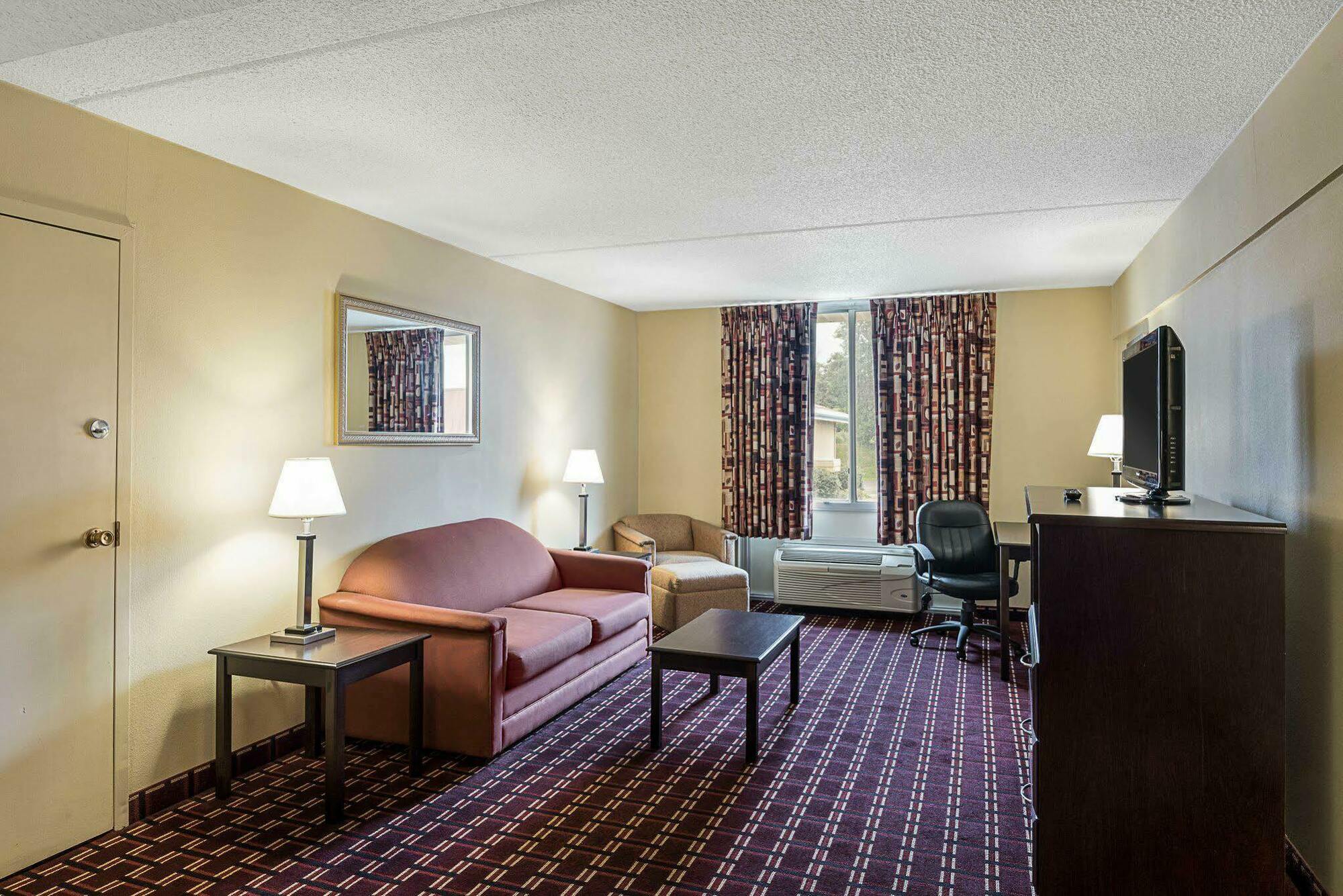 Econo Lodge Inn & Suites Triadelphia - Wheeling Luaran gambar