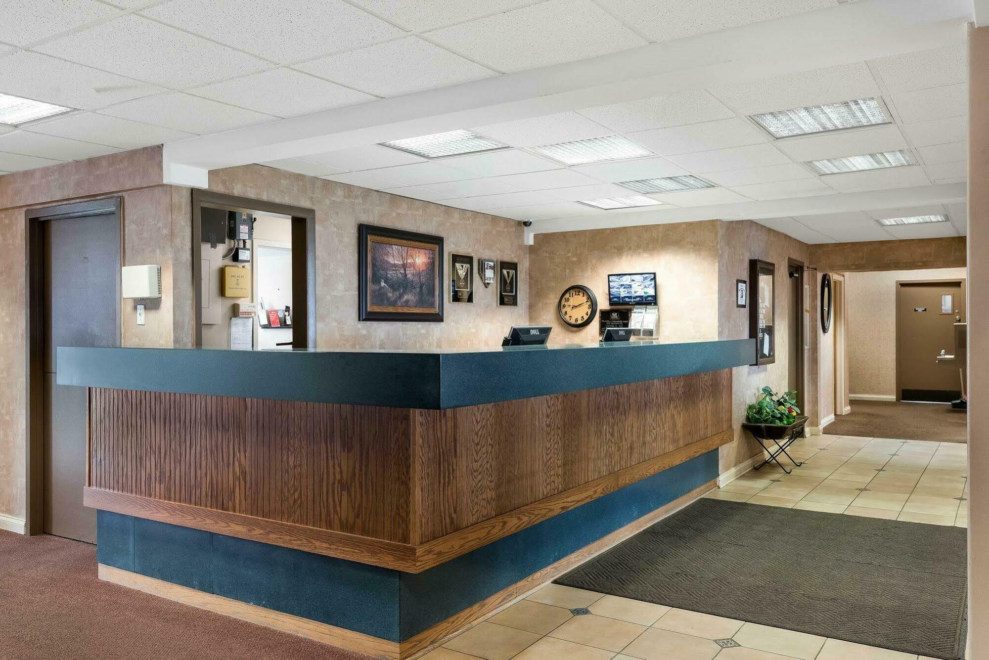 Econo Lodge Inn & Suites Triadelphia - Wheeling Luaran gambar